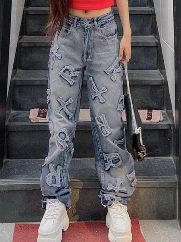 Revamp Your Wardrobe with Fast Fashion Jeans: A Must-Have for Gen Z Girls